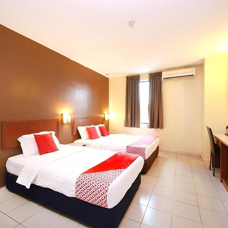 Super Oyo 447 Comfort Hotel Meru 클랑 외부 사진