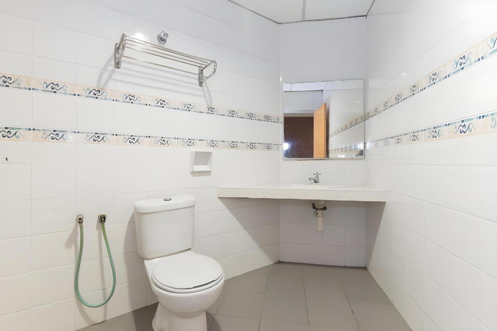 Super Oyo 447 Comfort Hotel Meru 클랑 외부 사진