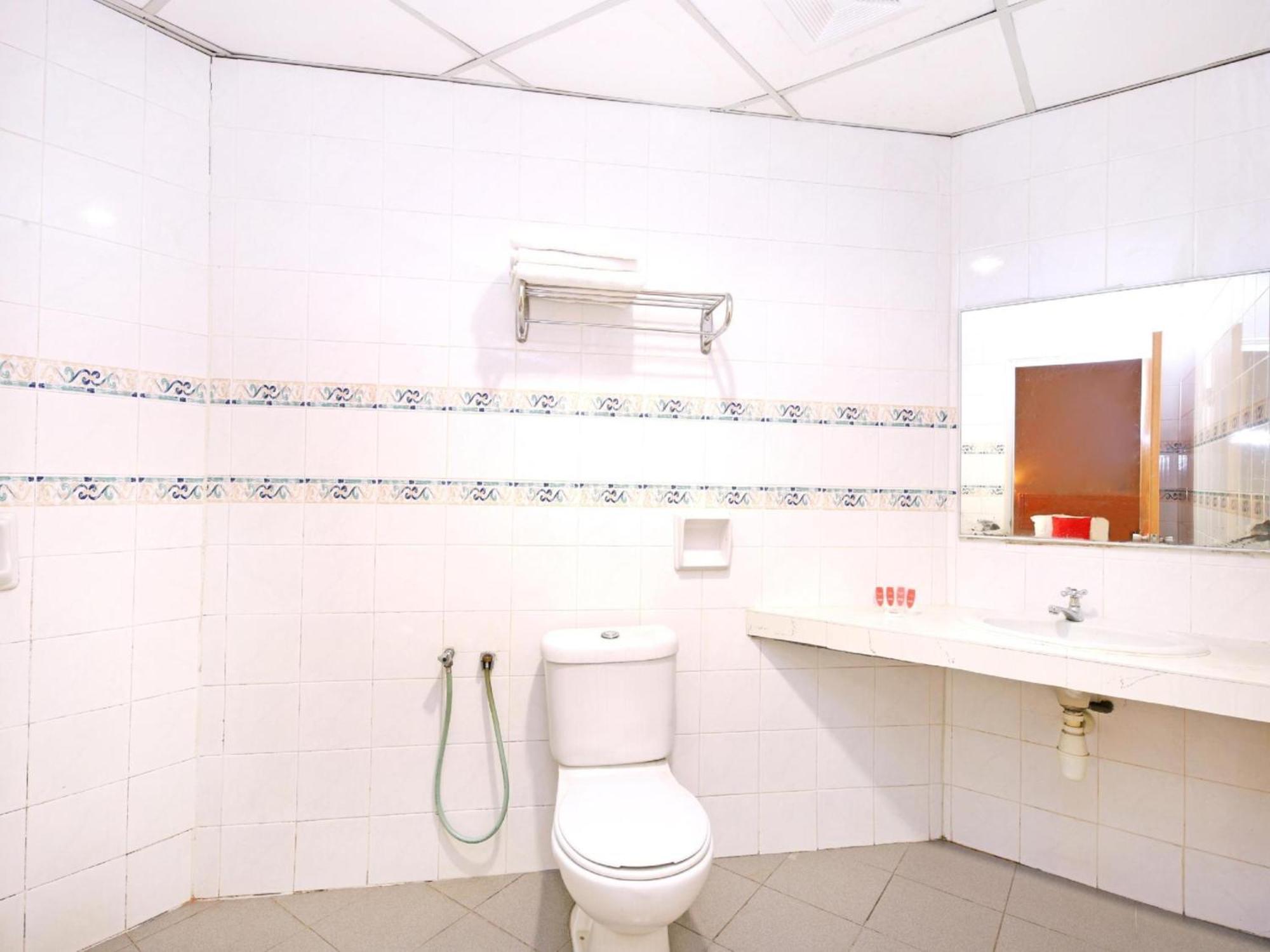 Super Oyo 447 Comfort Hotel Meru 클랑 외부 사진