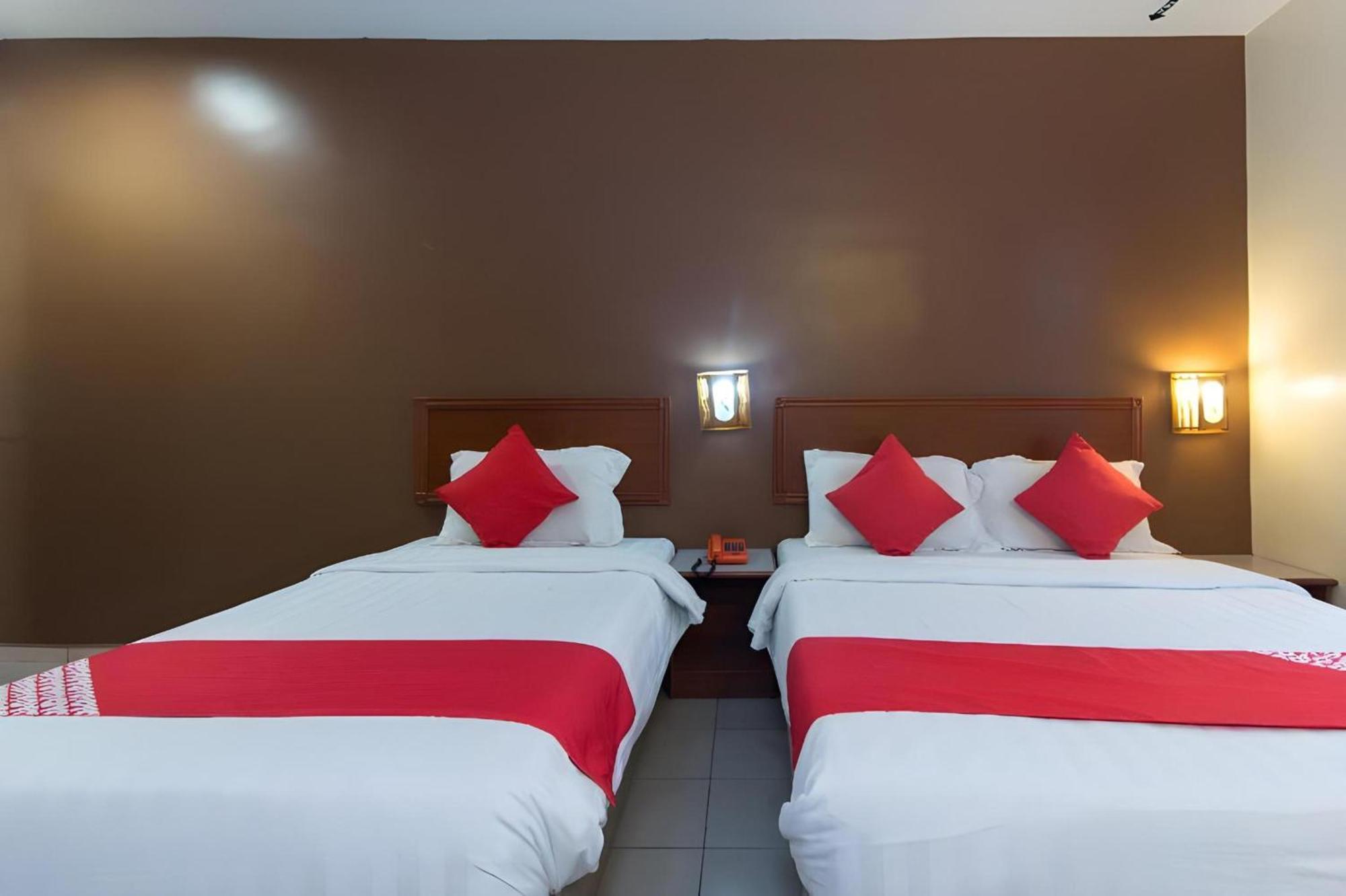 Super Oyo 447 Comfort Hotel Meru 클랑 외부 사진
