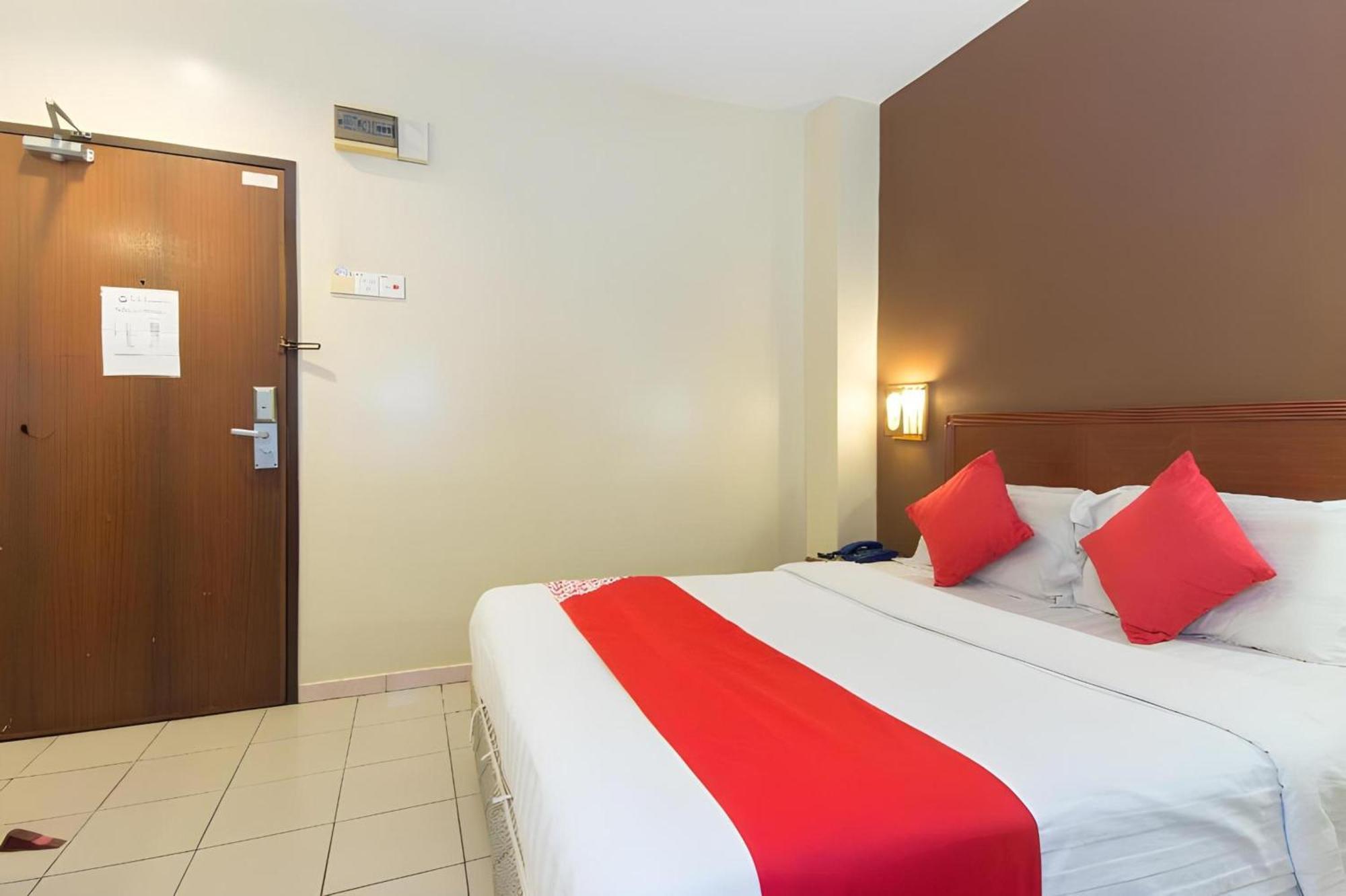 Super Oyo 447 Comfort Hotel Meru 클랑 외부 사진