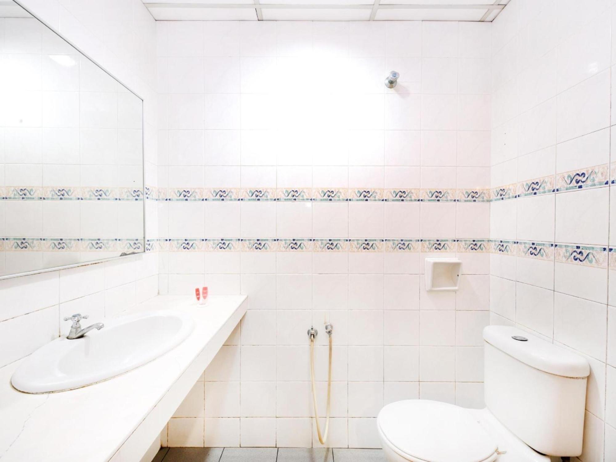 Super Oyo 447 Comfort Hotel Meru 클랑 외부 사진