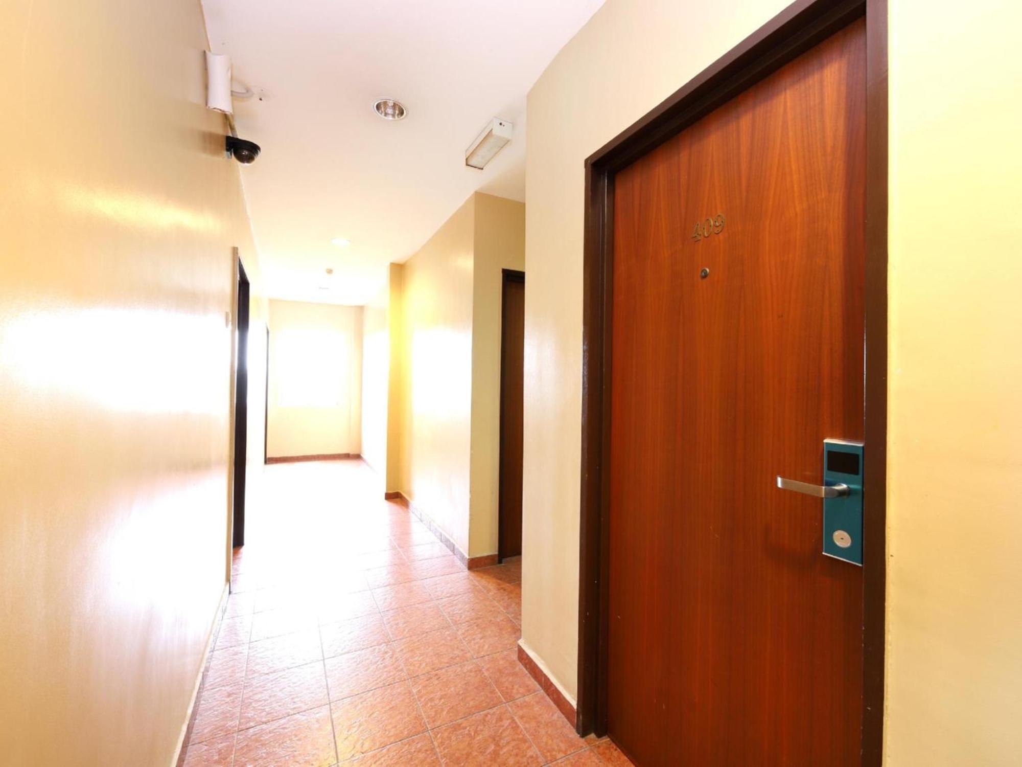 Super Oyo 447 Comfort Hotel Meru 클랑 외부 사진