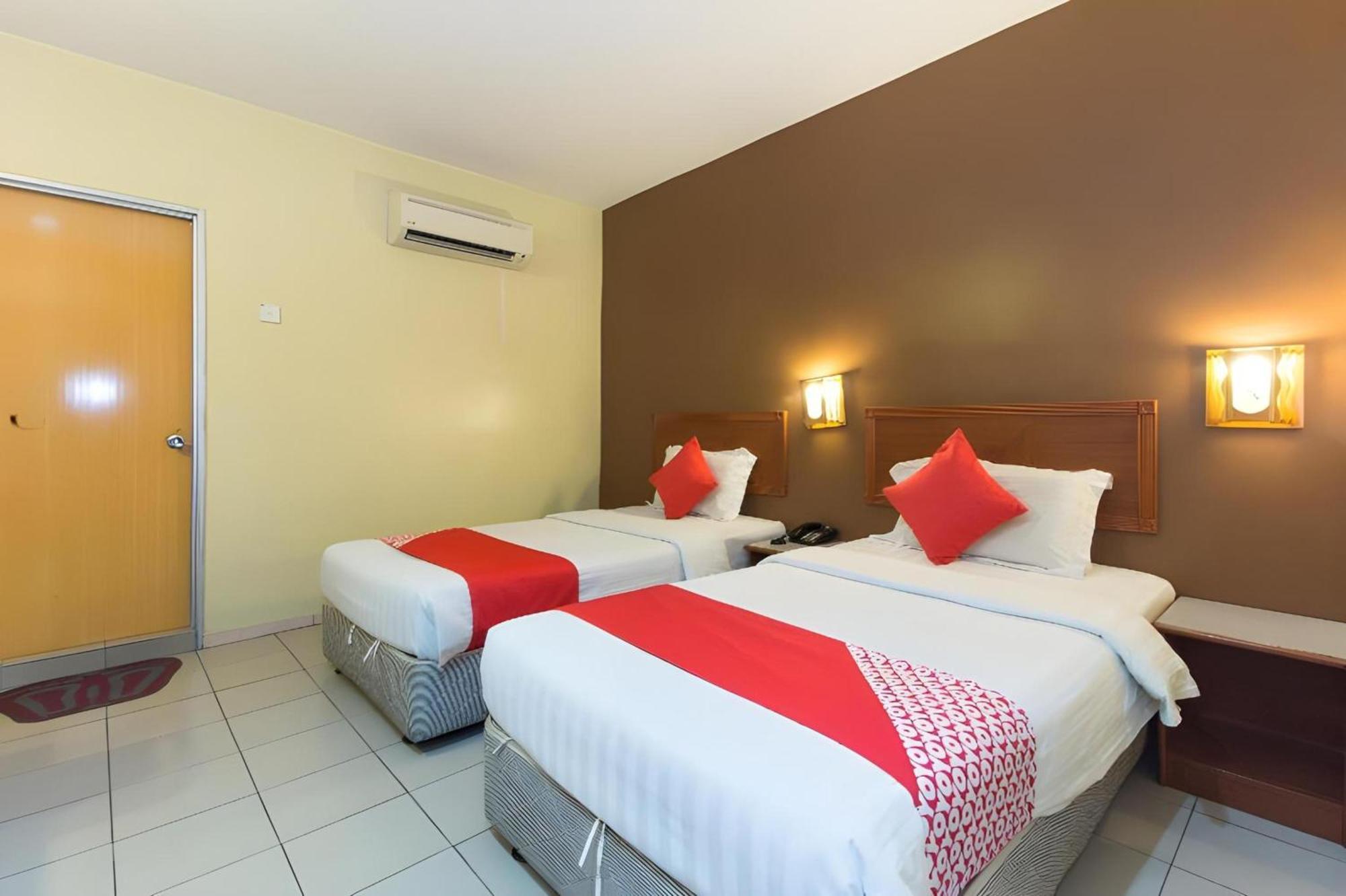 Super Oyo 447 Comfort Hotel Meru 클랑 외부 사진