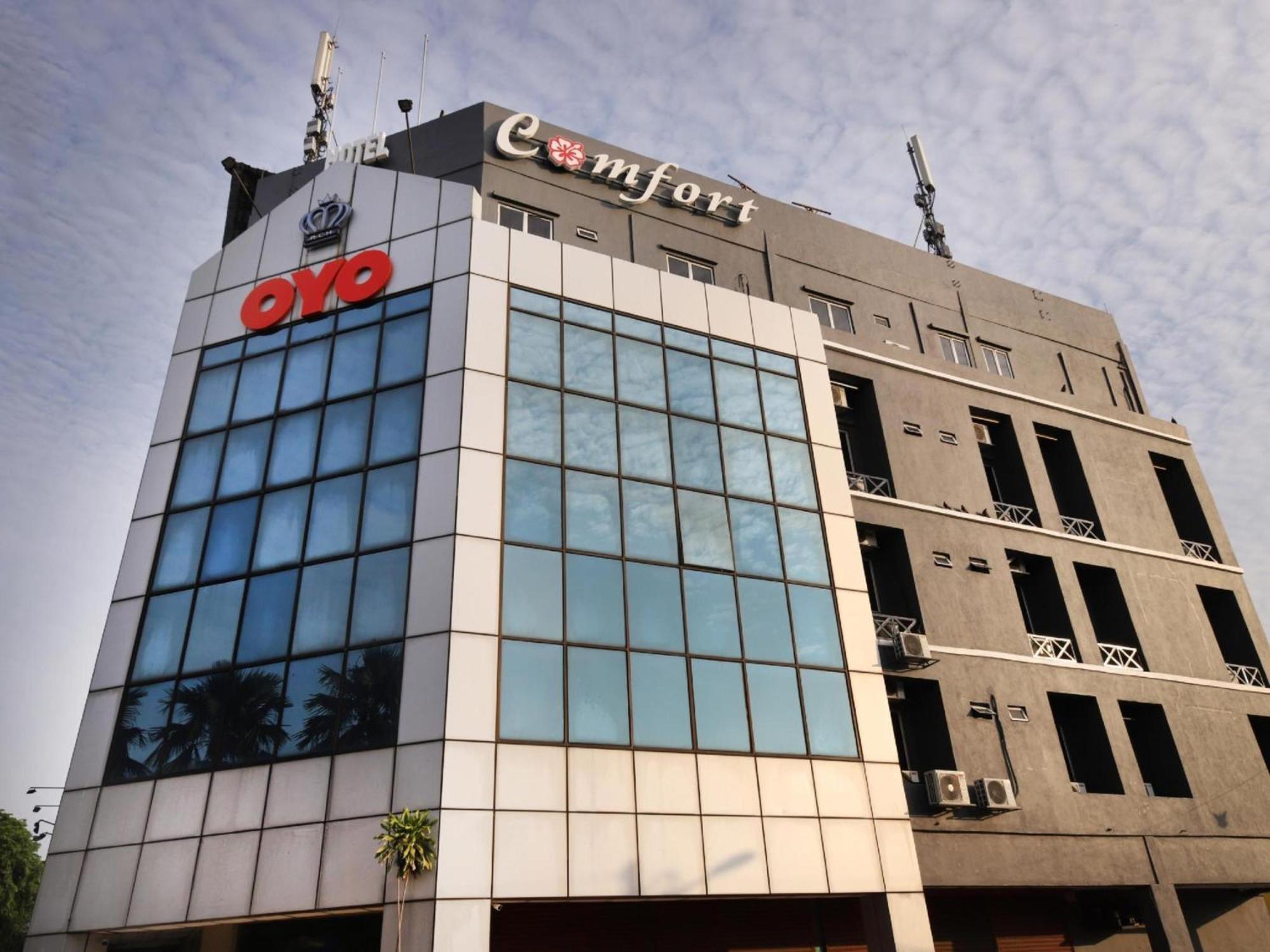 Super Oyo 447 Comfort Hotel Meru 클랑 외부 사진