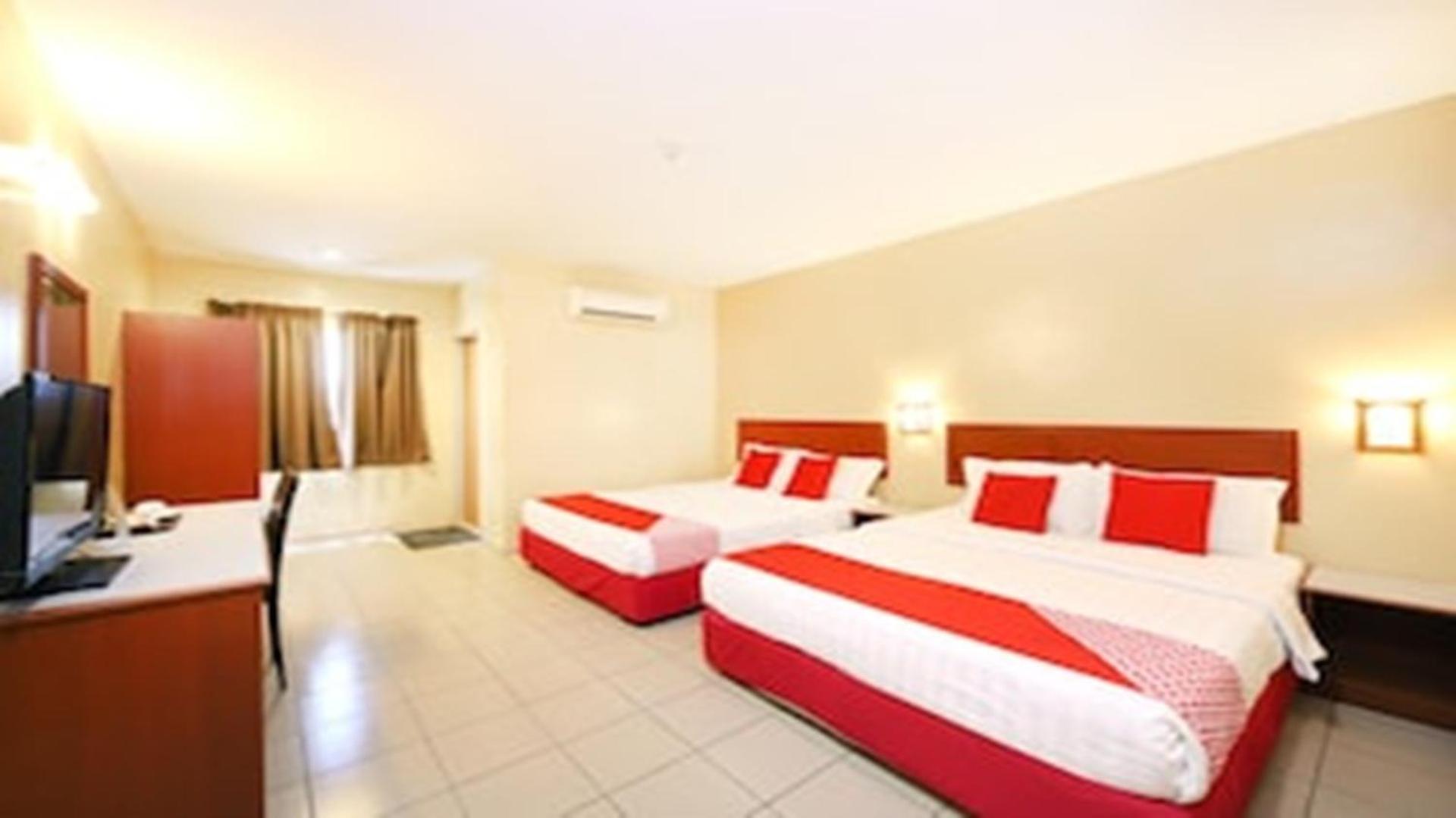 Super Oyo 447 Comfort Hotel Meru 클랑 외부 사진